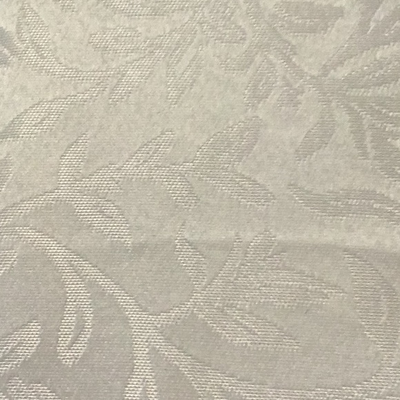 Lenox Leaf Jacquard Tablecloth. - Picture 3 of 9